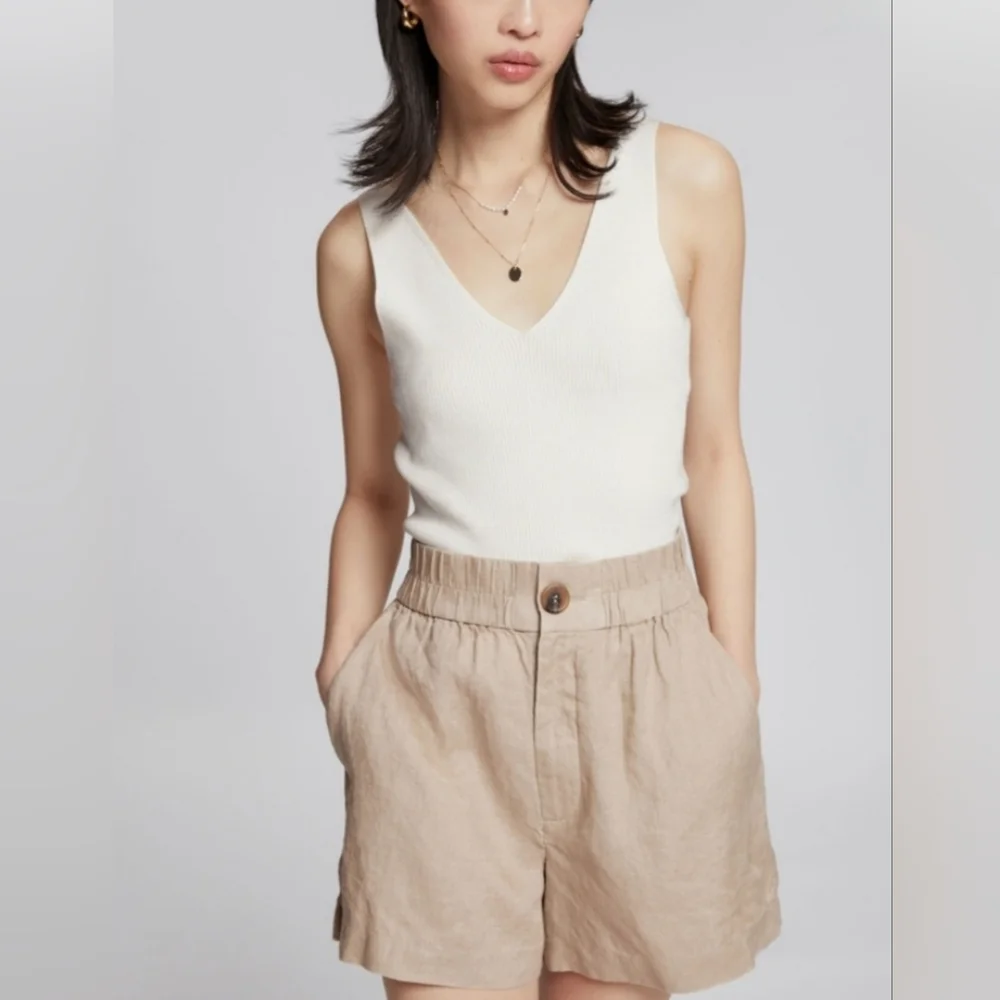 & other stories stockholm atelier relaxed linen shorts in khaki - Picture 3 of 9